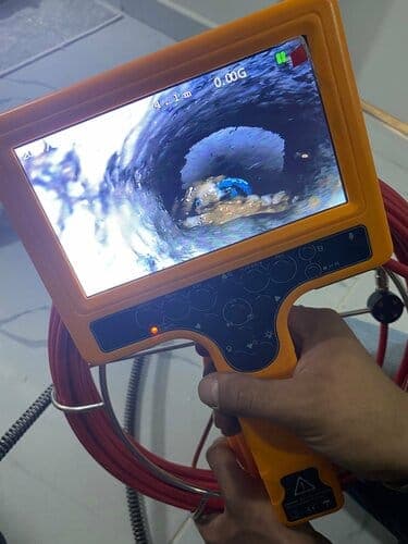 RIDGID micro CA-300 kamerasının ekranı — boru diaqnostikası kadrı
